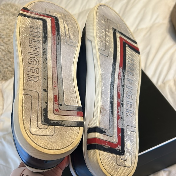 Like new Tommy Hilfiger Navy Sneakers - Picture 5 of 6